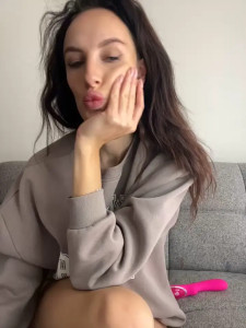 Watch goodgirldevil recorded live streams from Stripchat on 2025/09/28, Cam Archive
