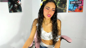 evelin_shy