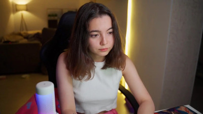 Watch ellynella recorded live streams from Chaturbate on 2025/10/16, Cam Archive