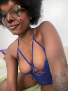 Watch Lil-shawrie recorded live streams from Stripchat on 2025/10/28, Cam Archive