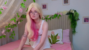 kiki_blue_eyes