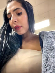 Watch oh_nina recorded live streams from Stripchat on 2025/10/21, Cam Archive