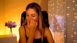 Watch DeboraLarson recorded live streams from Chaturbate on 2025/11/27, Cam Archive