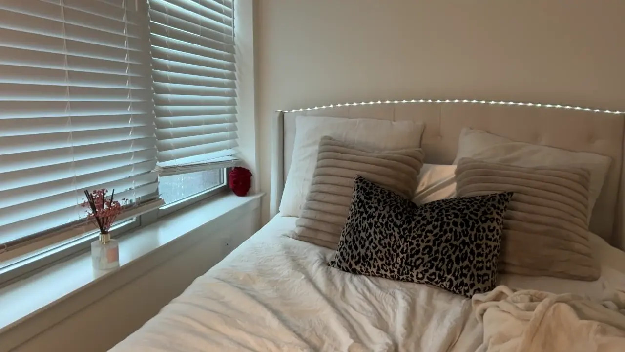 Watch willoww888 recorded live streams from Chaturbate on 2026/04/10, Cam Archive