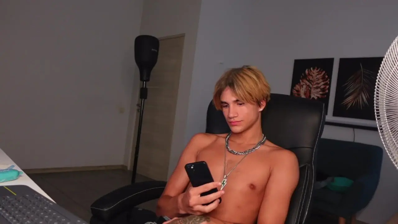 Watch thomas_brons recorded live streams from Chaturbate on 2026/09/22, Cam Archive